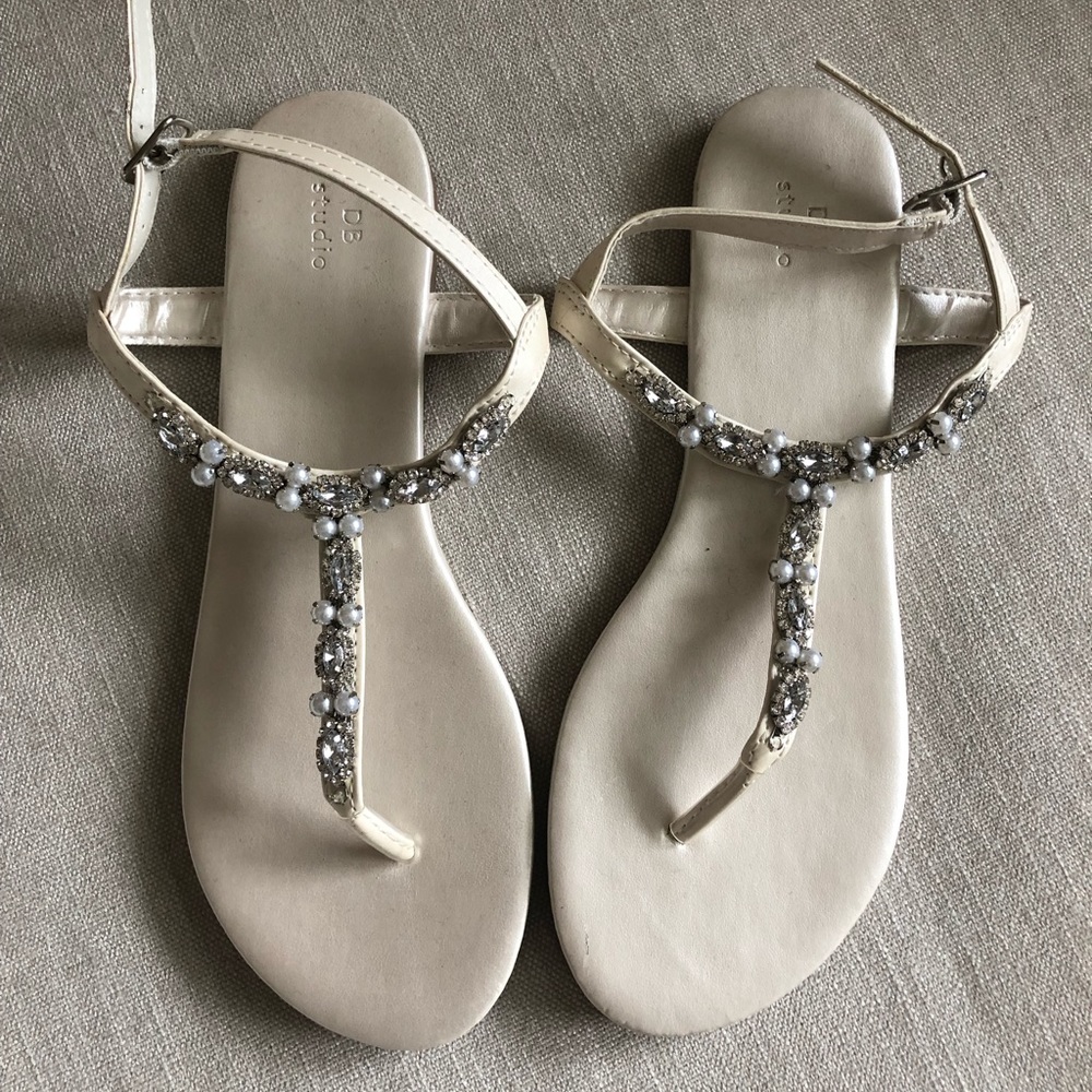 NWT David’s Bridal Crystal and Pearl Sandals